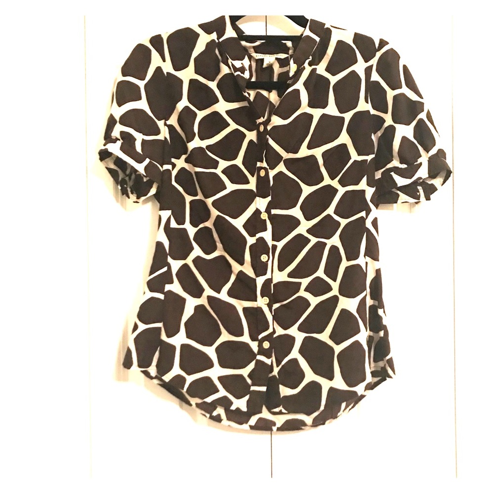 Banana Republic Giraffe Print 💯 Silk Blouse